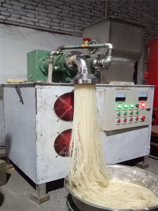 老式手工米線制作PK新式全自動(dòng)米線機(jī)制作